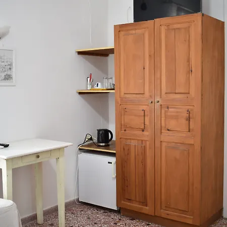Andriani's Pensión 4*