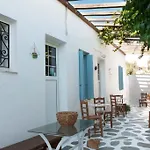 בית הארחה Andriani's 3*